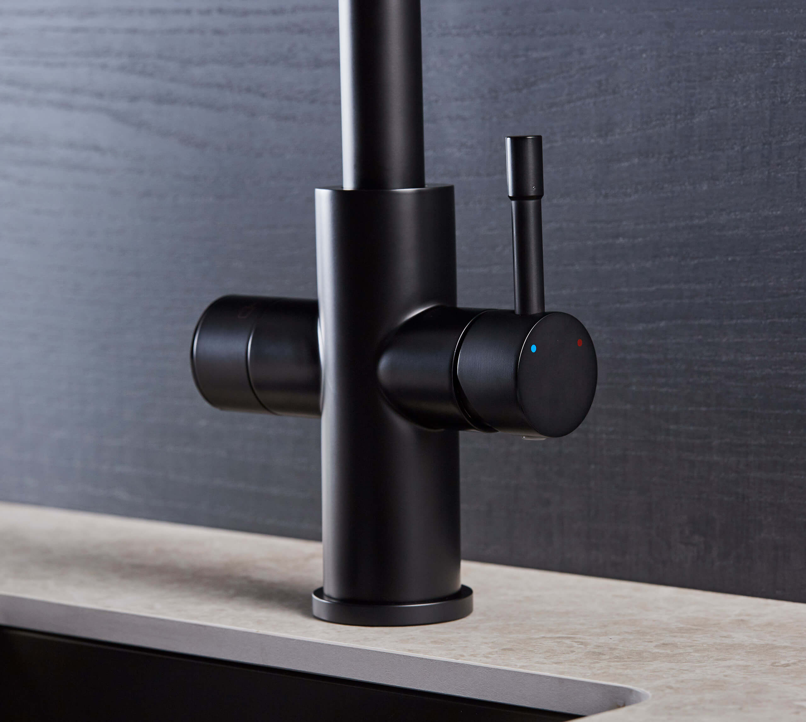 Lyra 4-in-1 Matt Black