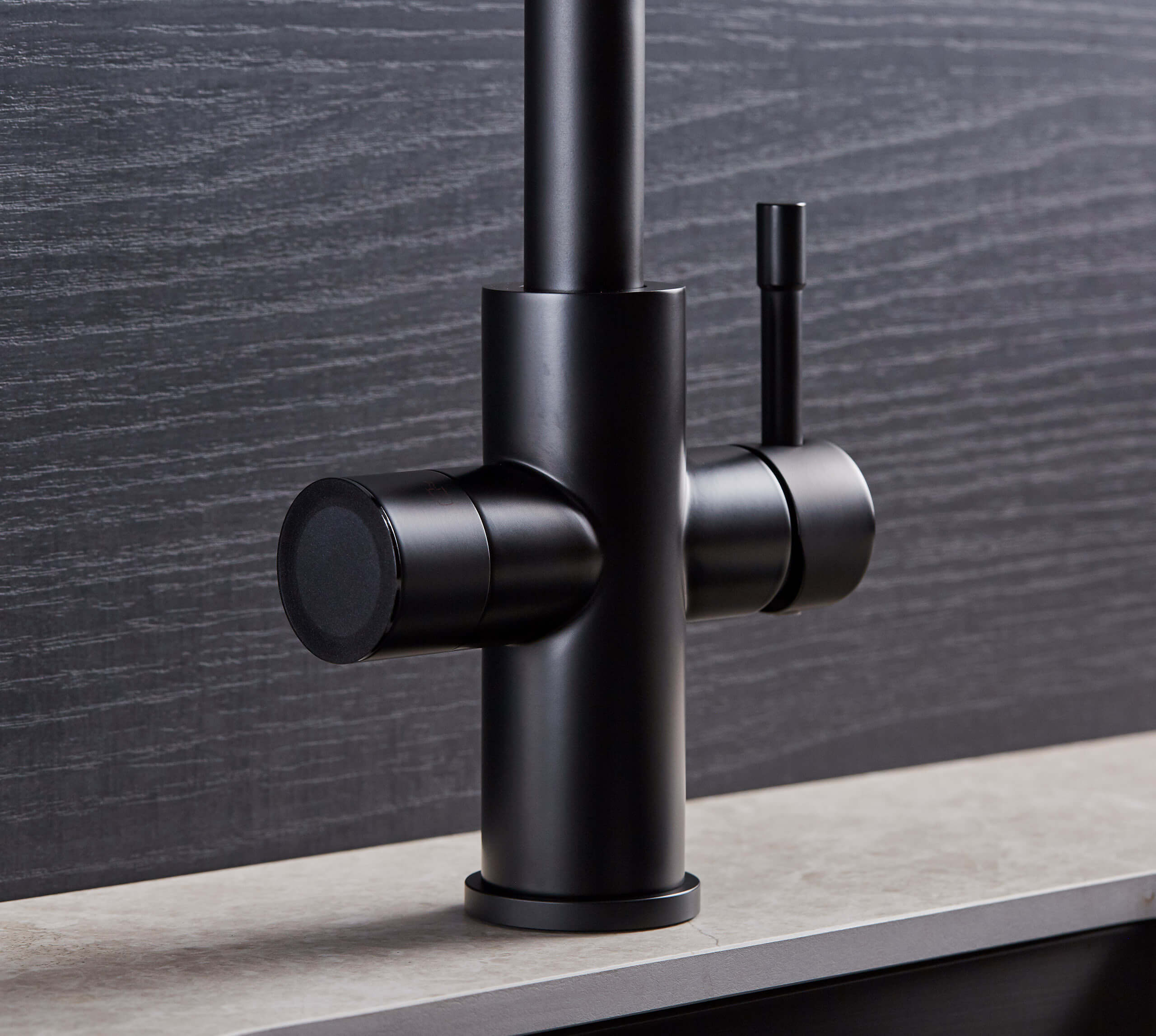 Lyra 4-in-1 Matt Black