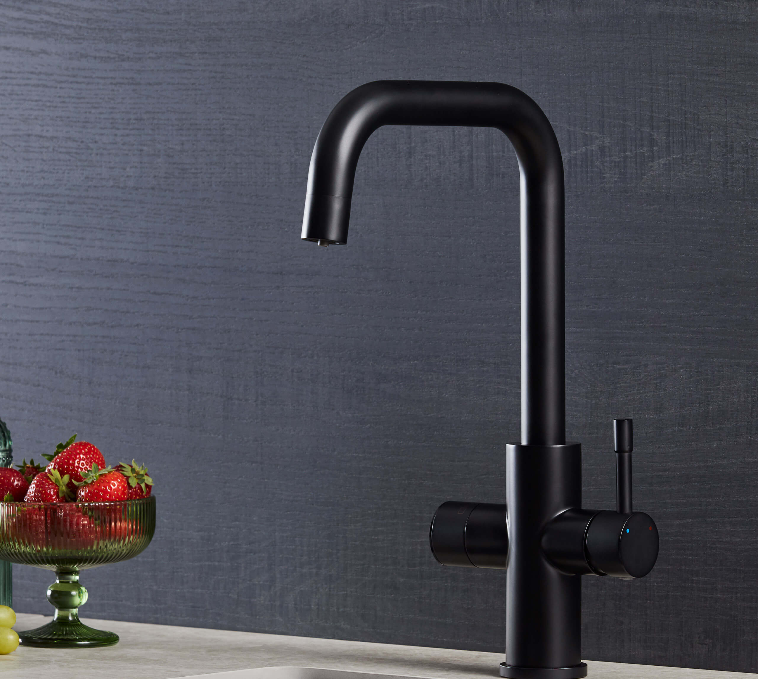 Lyra 4-in-1 Matt Black