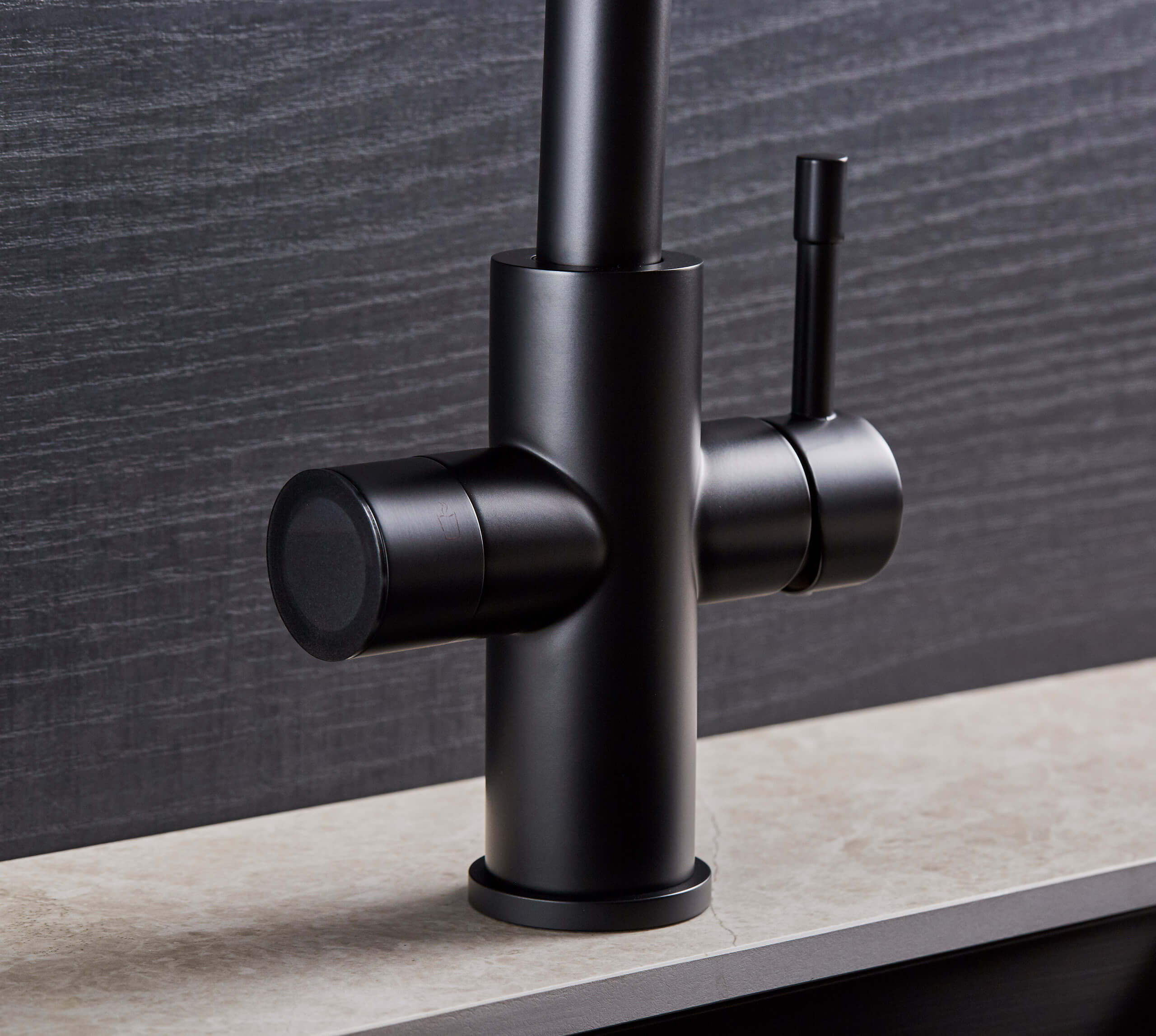 Aquilia 4-in-1 Matt Black